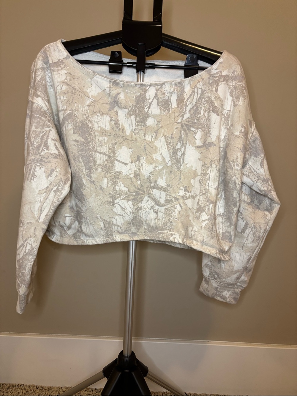 Women’s Light Beige Patterned Cropped Sweatshirt